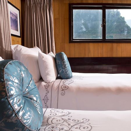 Aphrodite Cruise Ha Long Exterior photo