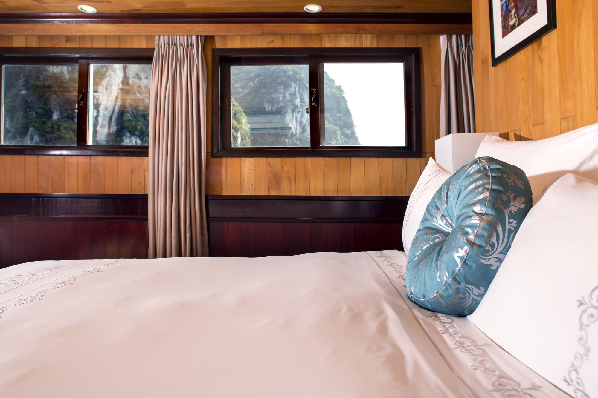 Aphrodite Cruise Ha Long Exterior photo